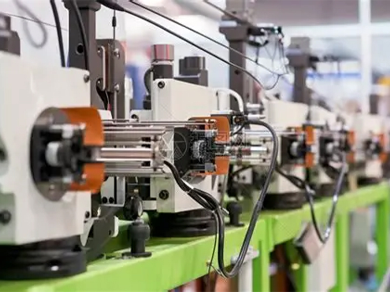 Injection molding production management dashboard showing real-time metrics