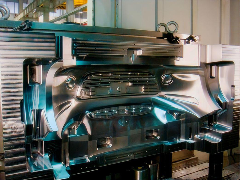 Special injection molding process showing multi-material component production